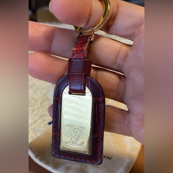 Authentic Louis Vuitton leather charm and key holder - Picture 4 of 5